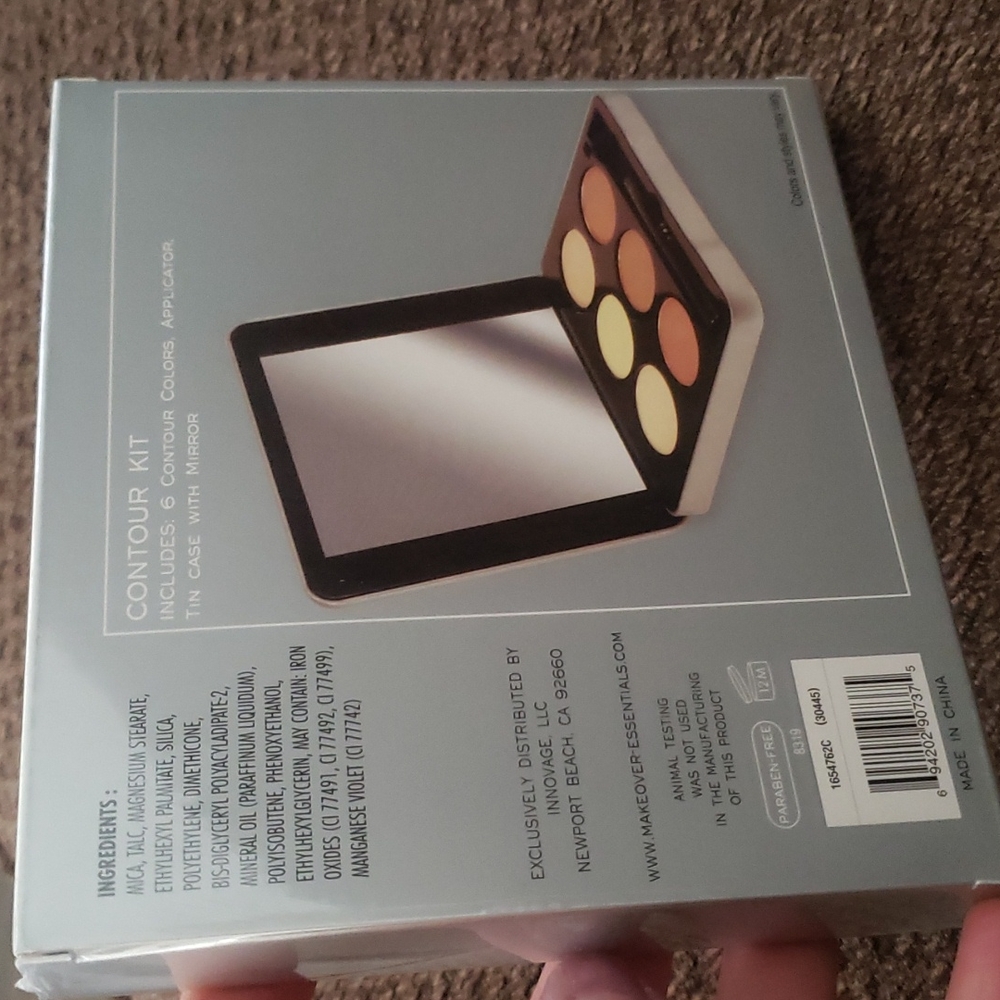 NEW!! ME MAKEOVER ESSENTIALS CONTOUR KIT - Picture 4 of 9